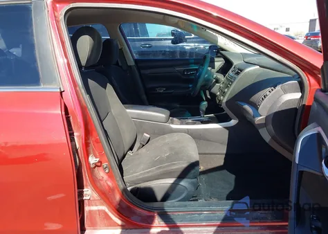 2015 Nissan Altima 2.5 S из США, поврежденный, VIN 1N4AL3AP8FC596187